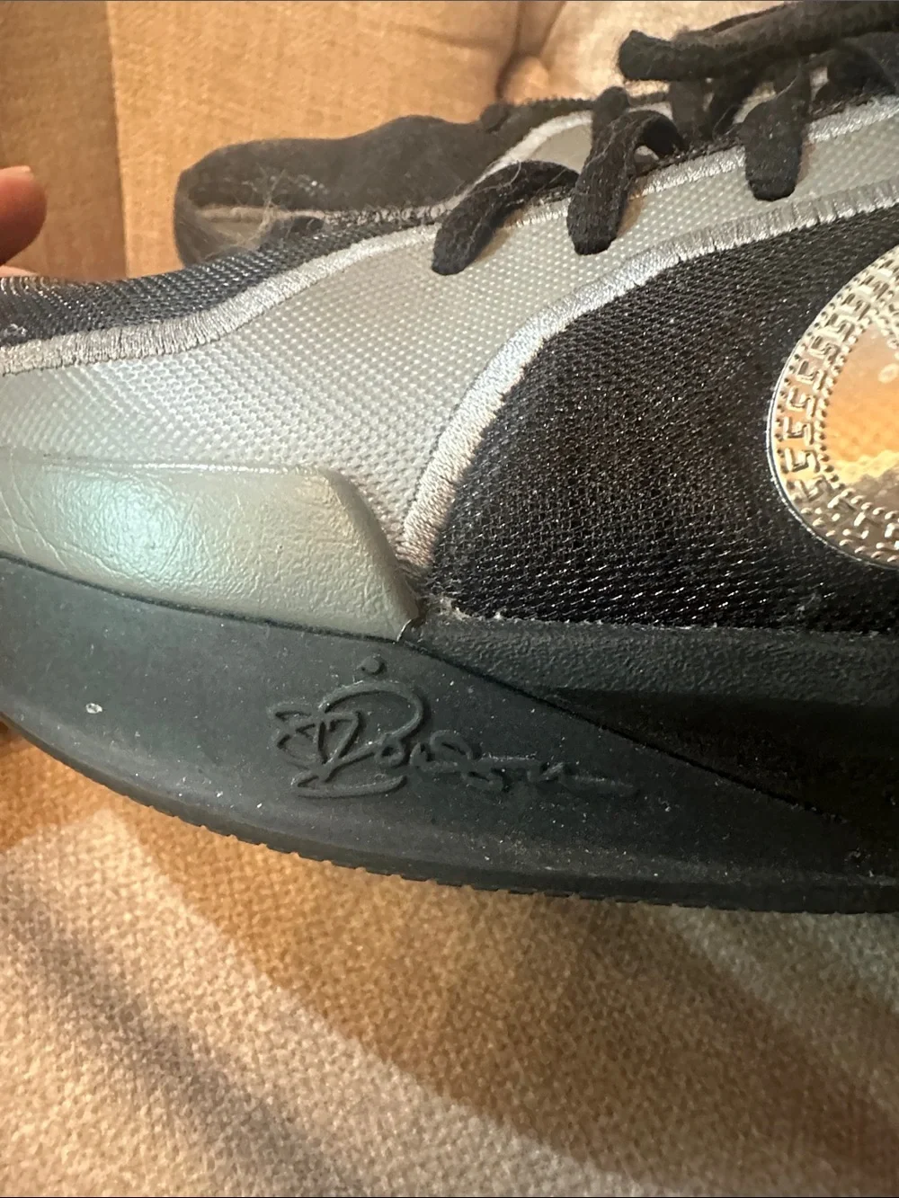 Nike boys Low-Top Sneakers — Black & Silver